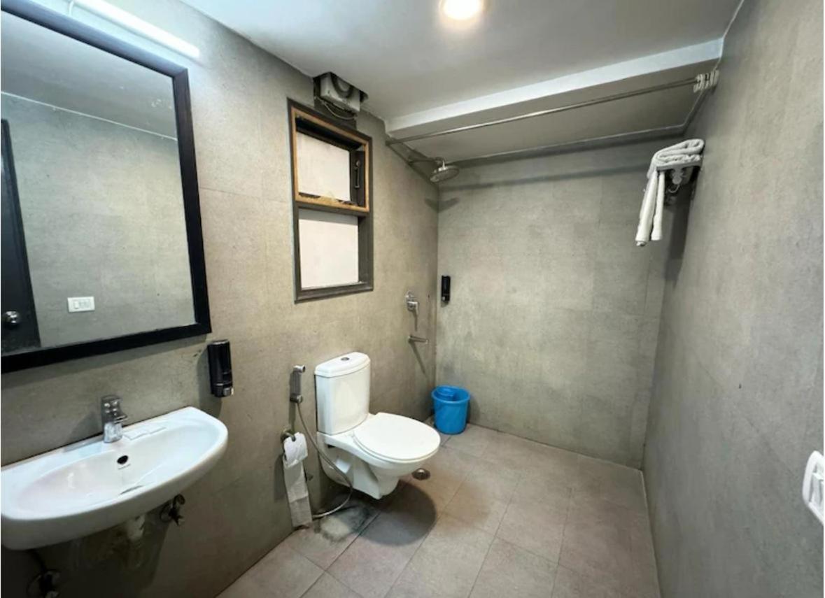 Yash Palace, Paschim Vihar, Hotel