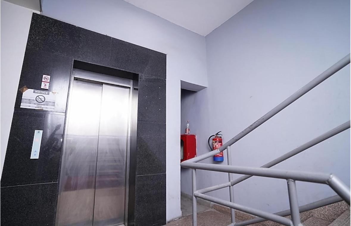 Yash Palace, Paschim Vihar, 3*